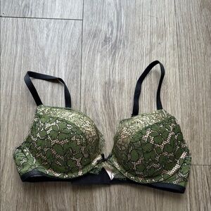 Victoria’s Secret Dream Angels Push-up Bra, Size 32A